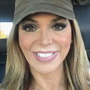 Meet your Posher, Pamela